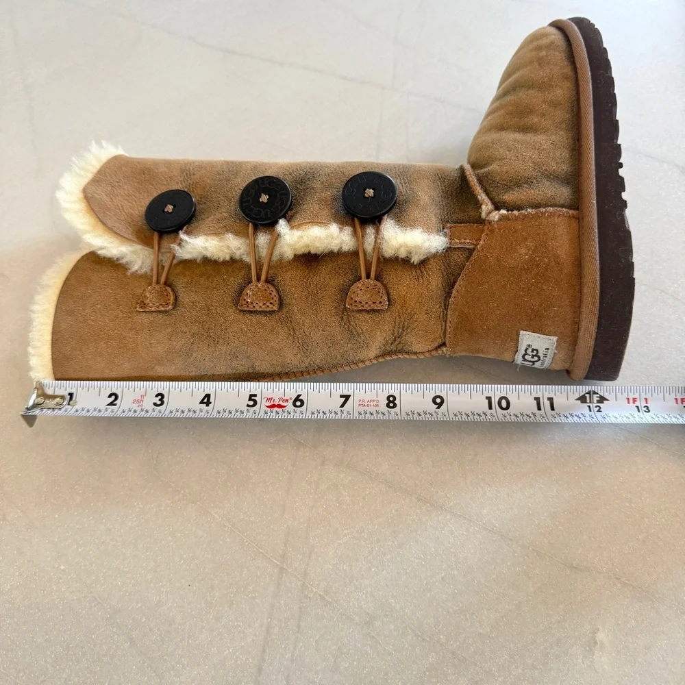 UGG Bailey Button Triplet Tall Sheepskin Boots Brown Cream Women’s 6